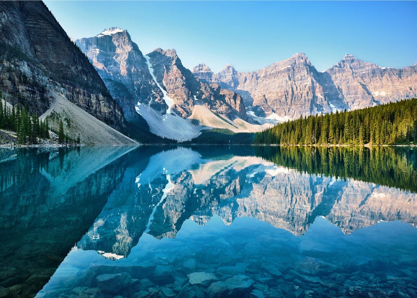 montagne avec eau cristaline